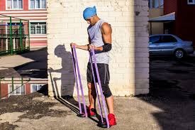 约基奇缺阵掘金大胜快船 文班10分马刺负雄鹿